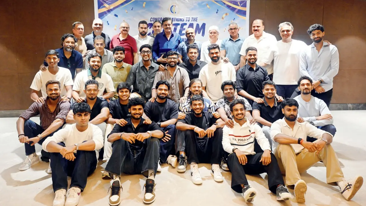 Brabourne among world’s best grounds: Dilip Vengsarkar Members of the Cricket Club of India team celebrate their Dr HD Kanga Cricket League Division ‘A’ title with former-India skipper Dilip Vengsarkar during a function at CCI on Sunday. Pic/Ashish Raje