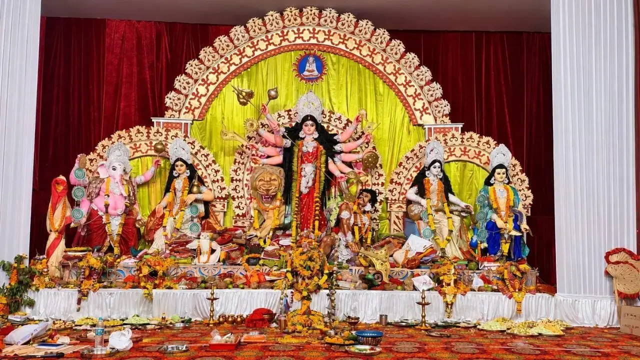 For a nostalgic journey through KolkataCelebrating its 24th year, Aamra Prabashi Sharodotsav in Thane, returns with an immersive journey through the streets, architecture, sounds and memories of Kolkata. Spread across 1,60,000 square feet, the six-day celebration will bring the city’s cultural heritage to life through a themed mandap and an audio-visual experience. Beyond the rituals, visitors can look forward to traditional bhog, Bengali food and other culinary favourites, cultural performances, live music, shopping and activities for families.AT: TMC Ground, behind New Horizon School, Hiranandani Estate, Thane. For a nostalgic journey through KolkataCelebrating its 24th year, Aamra Prabashi Sharodotsav in Thane, returns with an immersive journey through the streets, architecture, sounds and memories of Kolkata. Spread across 1,60,000 square feet, the six-day celebration will bring the city’s cultural heritage to life through a themed mandap and an audio-visual experience. Beyond the rituals, visitors can look forward to traditional bhog, Bengali food and other culinary favourites, cultural performances, live music, shopping and activities for families.AT: TMC Ground, behind New Horizon School, Hiranandani Estate, Thane.