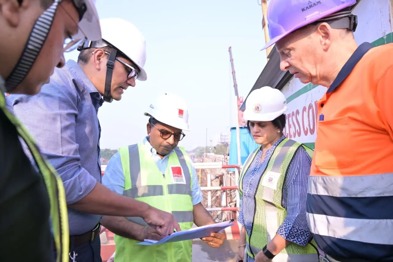 The project involves two parallel tunnels, each around 5.30 km long and designed with three lanes The project involves two parallel tunnels, each around 5.30 km long and designed with three lanes