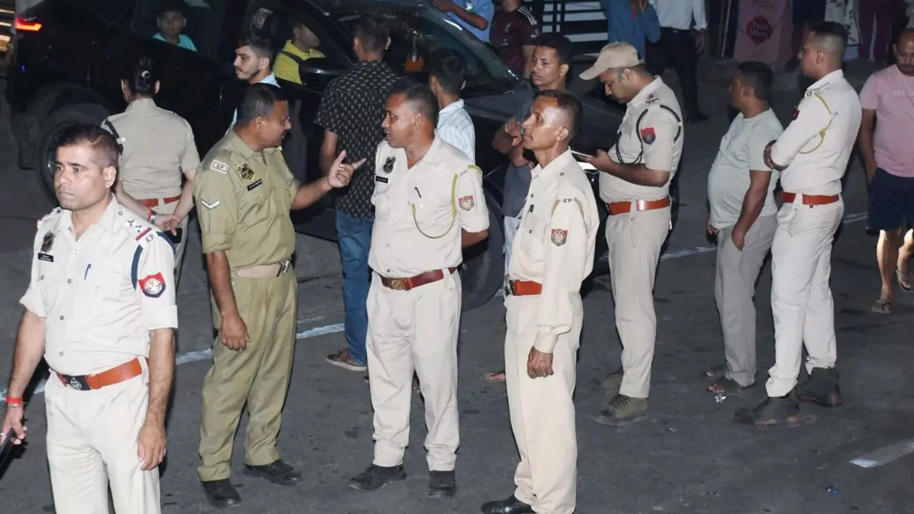 Police personnel at the site after five people were allegedly shot dead at Hotel Bilas Inn (Pic/PTI)