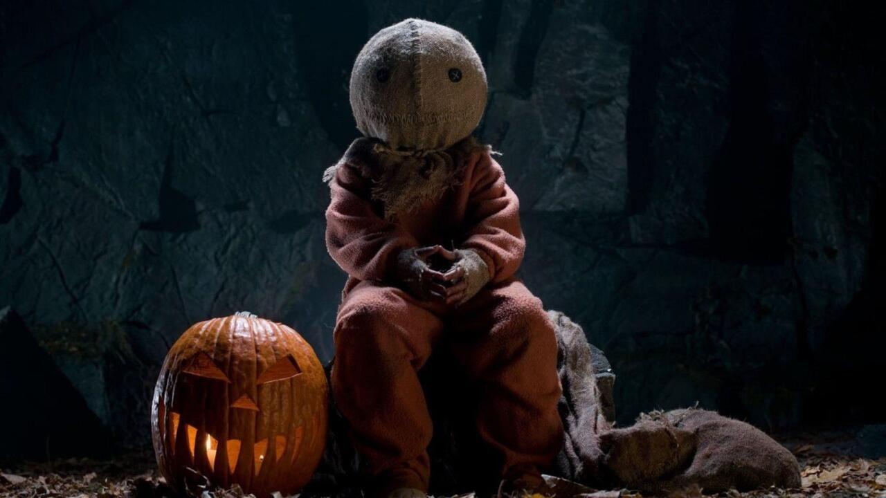 Wear a faded orange footie pajamas, patched burlap sack mask with button eyes, and carry a half-eaten pumpkin to dress as cute yet eerie Sam from Trick 'r Treat. Wear a faded orange footie pajamas, patched burlap sack mask with button eyes, and carry a half-eaten pumpkin to dress as cute yet eerie Sam from Trick 'r Treat.