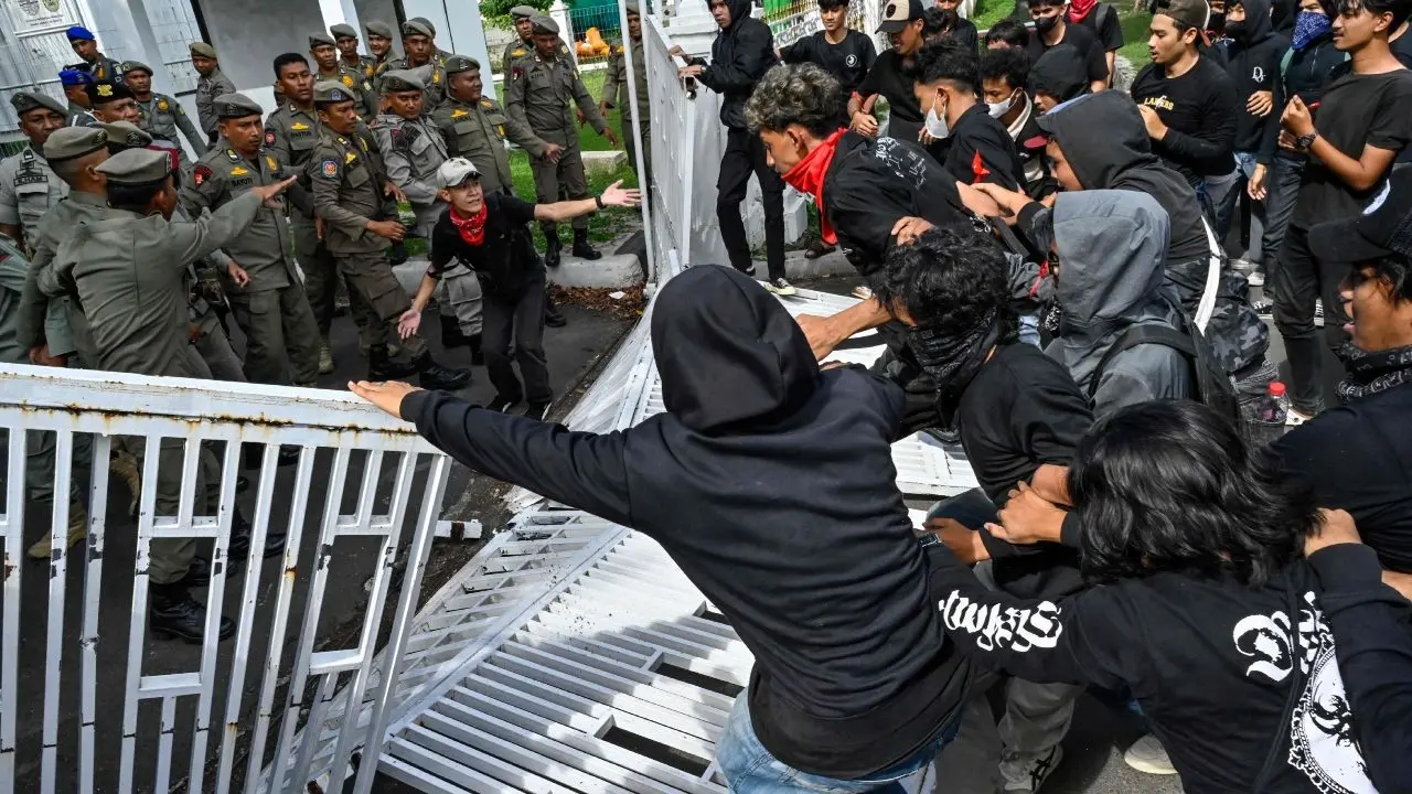 In a post on X, Listyo said the President had instructed authorities to strengthen aerial operations and improve coordination among the Indonesian National Armed Forces, National Police, National Disaster Management Agency, local governments and communities. In a post on X, Listyo said the President had instructed authorities to strengthen aerial operations and improve coordination among the Indonesian National Armed Forces, National Police, National Disaster Management Agency, local governments and communities.