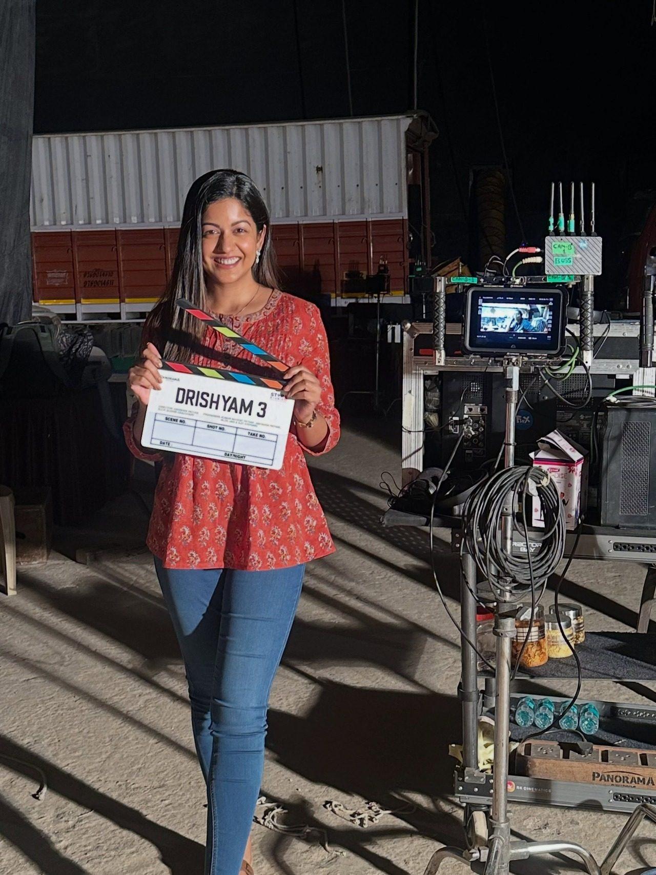 Ishita was seen holding the production clapperboard. Ishita was seen holding the production clapperboard.
