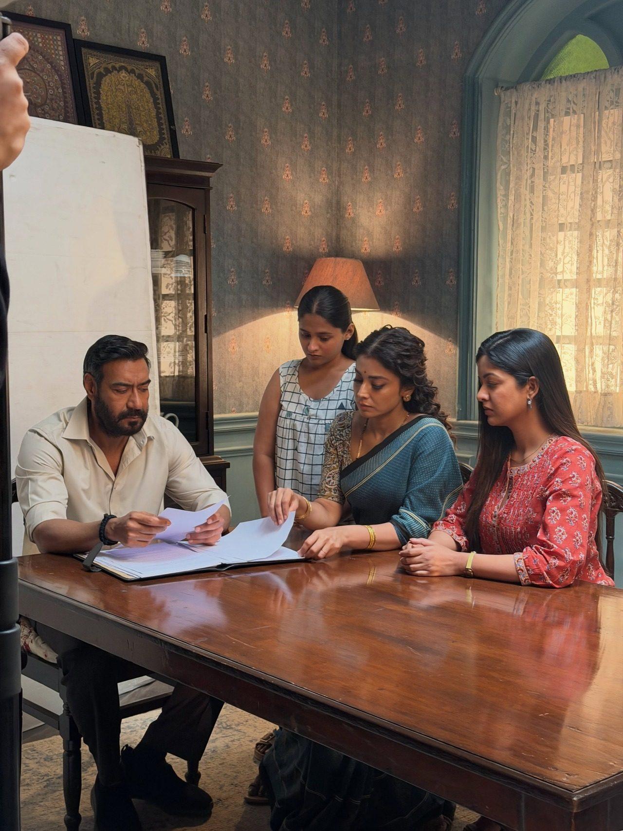 A picture even captured the Salgaonkar family filming a scene. A picture even captured the Salgaonkar family filming a scene.