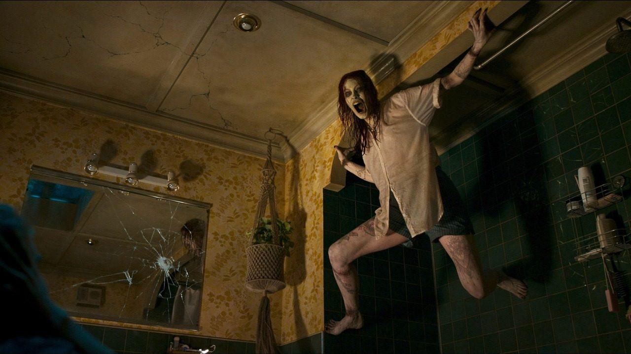 Evil Dead Rise: Ellie’s transformation into a Deadite turns a mother’s love into something terrifying, as her children become caught in the middle of the chaos Evil Dead Rise: Ellie’s transformation into a Deadite turns a mother’s love into something terrifying, as her children become caught in the middle of the chaos