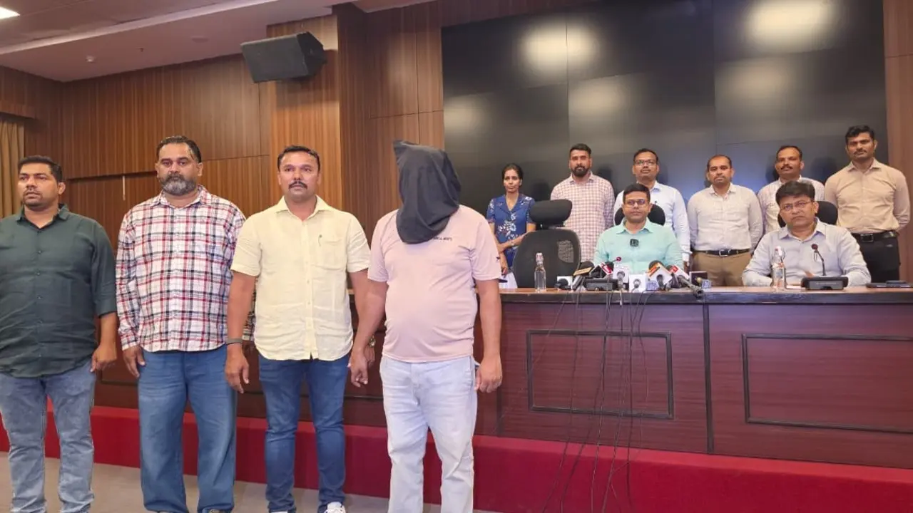 Mumbai Police arrests software developer over APKs used in Rs 15.77-cr fraud The investigation has so far resulted in the detection of 88 cases across India, officials said. Pic/Special Arrangement