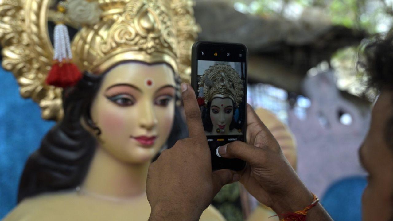 As Navratri approaches, artisans are racing to complete the idols in time for the celebrations, while families and workshops continue to preserve the city’s longstanding traditions of religious sculpture As Navratri approaches, artisans are racing to complete the idols in time for the celebrations, while families and workshops continue to preserve the city’s longstanding traditions of religious sculpture