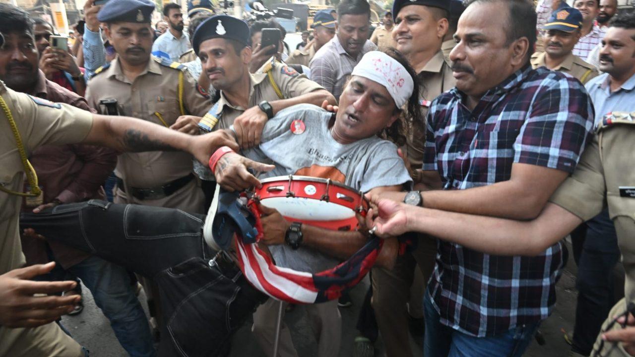 Earlier in the day, Tushar Gandhi, the great-grandson of Mahatma Gandhi, was picked up from Bandra and taken to DN Nagar police station Earlier in the day, Tushar Gandhi, the great-grandson of Mahatma Gandhi, was picked up from Bandra and taken to DN Nagar police station
