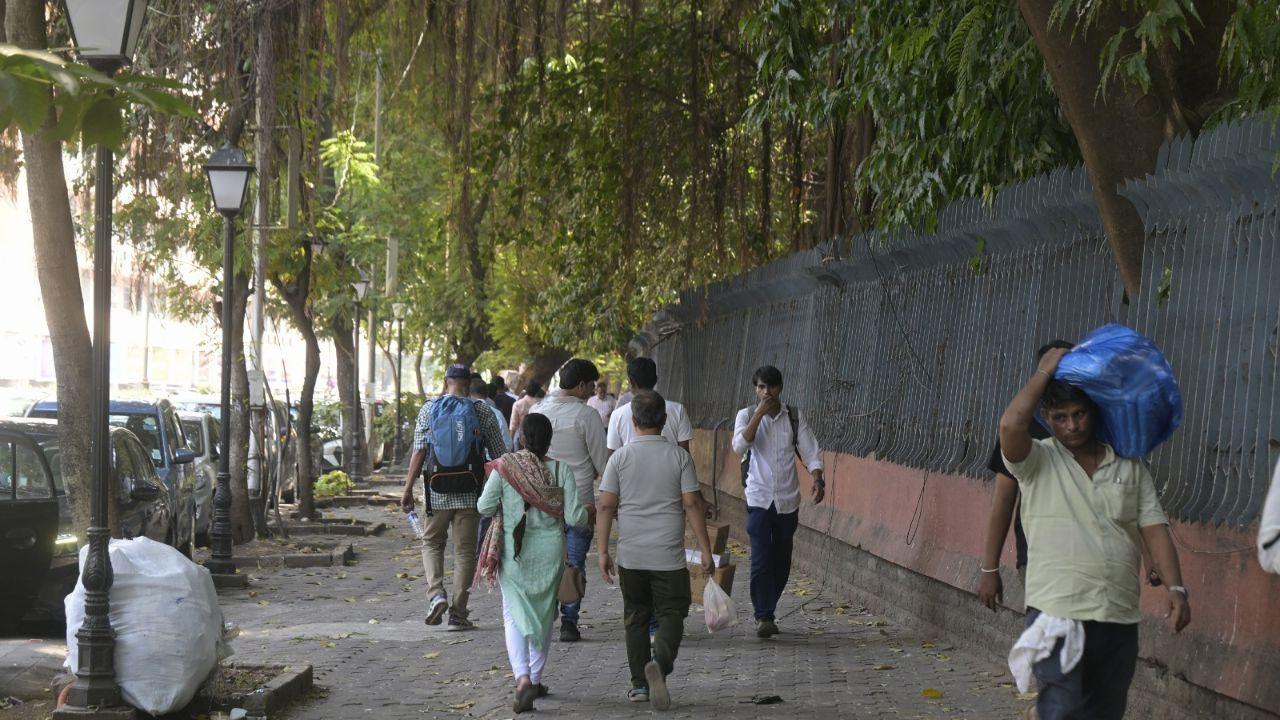 Mumbai and its suburbs are expected to experience mainly clear skies, with the maximum temperature forecast to be around 37 degrees Celsius and the minimum around 25 degrees Celsius Mumbai and its suburbs are expected to experience mainly clear skies, with the maximum temperature forecast to be around 37 degrees Celsius and the minimum around 25 degrees Celsius