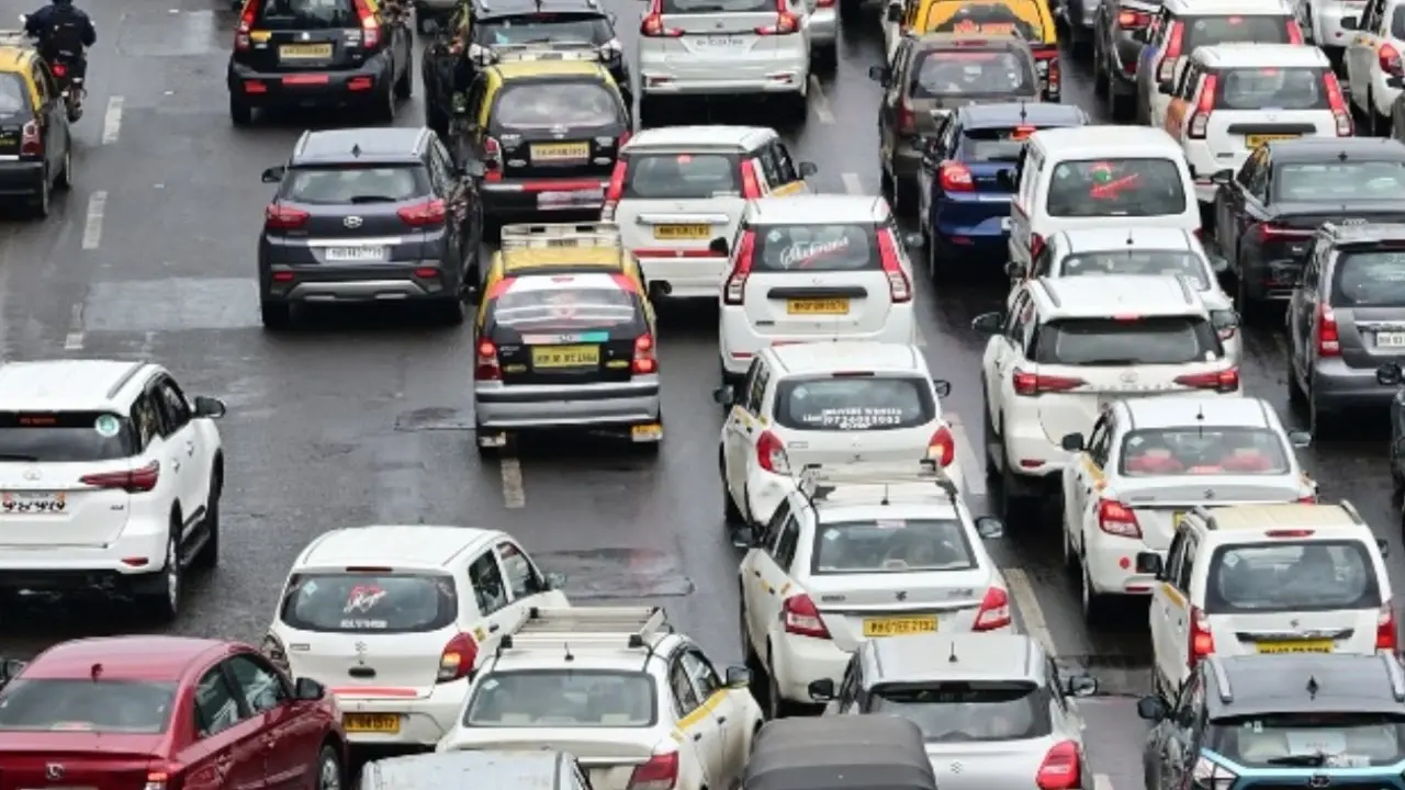 Traffic restrictions issued in Goregaon till Nov 9 for coastal road works The traffic restrictions have been imposed to allow excavation and construction work for 52 pillars along a 1,500-metre stretch. Representational Pic/File