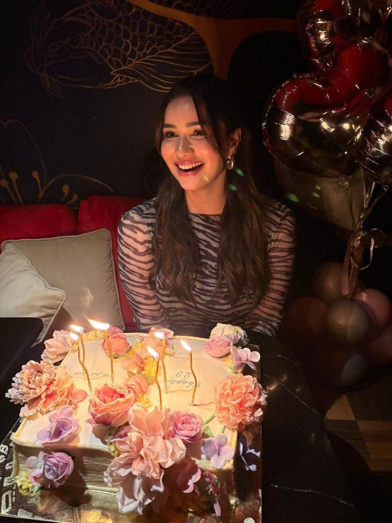 Sara was captured in a candid picture as she sat next to her birthday cake.