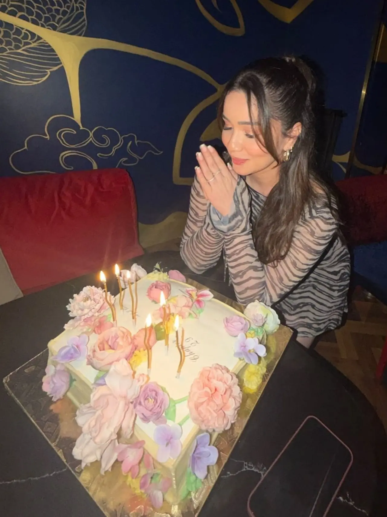 Another picture also showed her making a wish with her hand joined.