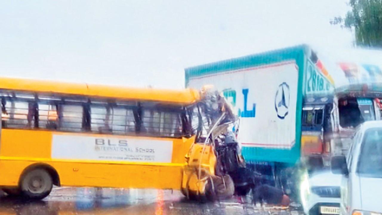 Uttar Pradesh: 12 hurt in school bus-truck collision on the Aligarh-Agra highway The accident occurred in Hathras. Pic/X/@livetoday2016