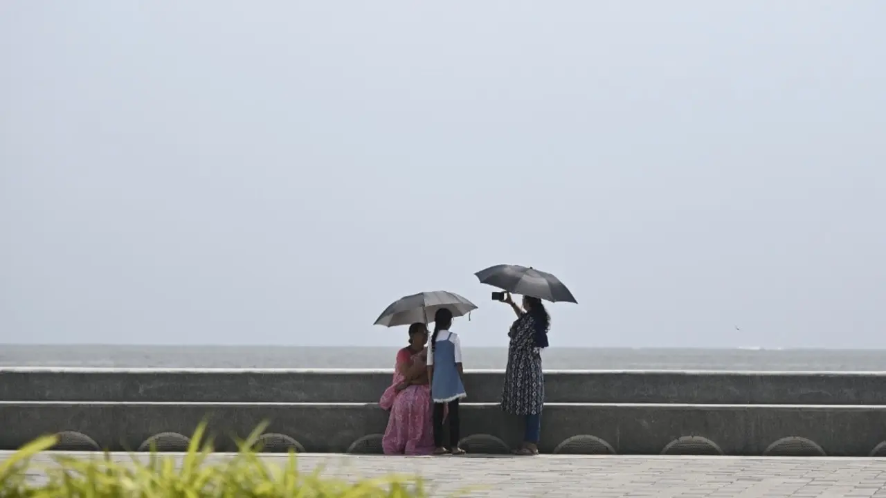 IMD issues heatwave warning for Mumbai region, Konkan till Oct 12 The warning comes as temperatures are set to rise across parts of Maharashtra over the next few days. Representational Pic/File
