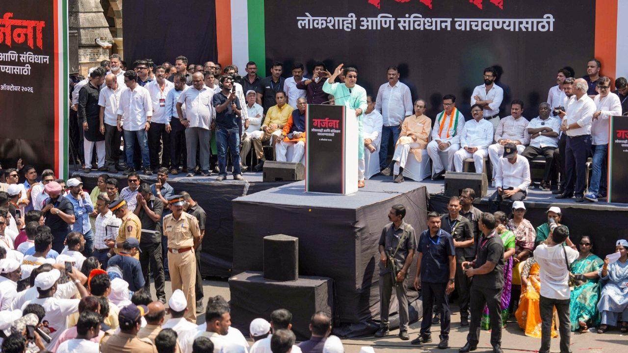 The morcha, dubbed the Virat Garjana Morcha (Grand Roar March), began from the Metro Cinema and traversed the short distance to the Brihanmumbai Municipal Corporation headquarters in south Mumbai. The morcha, dubbed the Virat Garjana Morcha (Grand Roar March), began from the Metro Cinema and traversed the short distance to the Brihanmumbai Municipal Corporation headquarters in south Mumbai.