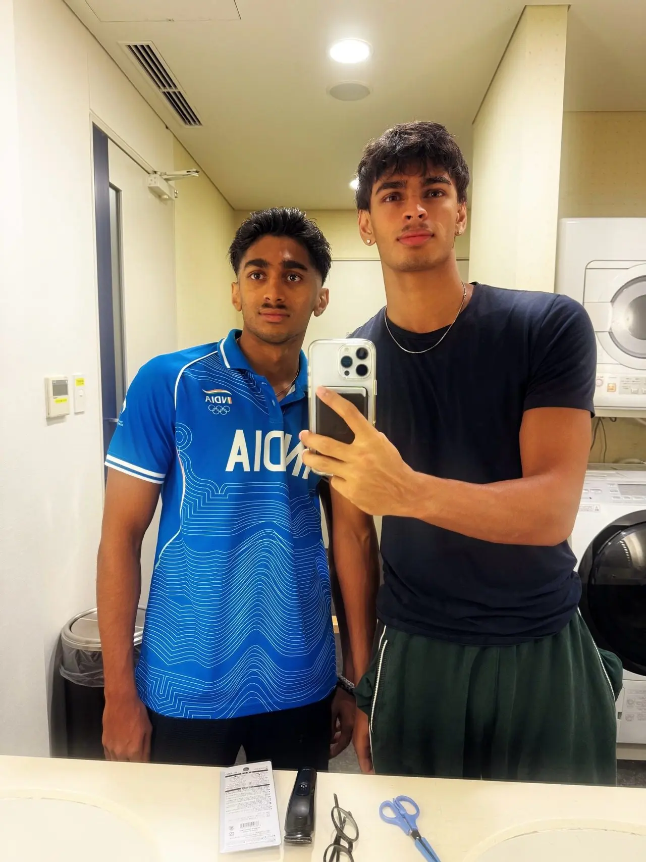 Vedaant shared a mirror selfie with one of his teammates amid the competition.
