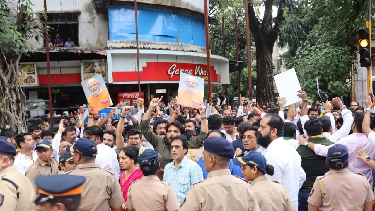BJP Yuva Morcha, MNS workers clash in Mahim over Amit Thackeray video row The BJP staged a protest against Amit Thackeray in Mahim on Tuesday. PIC/BY SPECIAL ARRANGEMENT