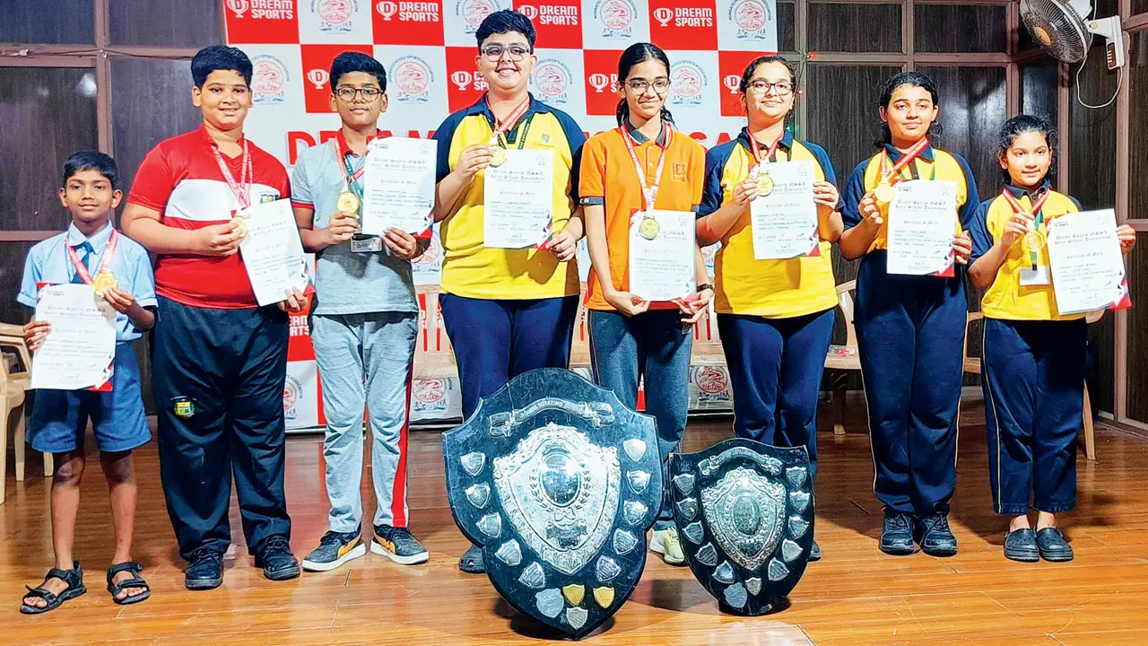 Aarav Sawant, Greeshma Dhamankar clinch MSSA U-16 carrom titles Aarav Sawant (fourth from left) and Greeshma Dhamankar (fifth from left) with the other carrom champions. Pic/Rufus Vedanayagam