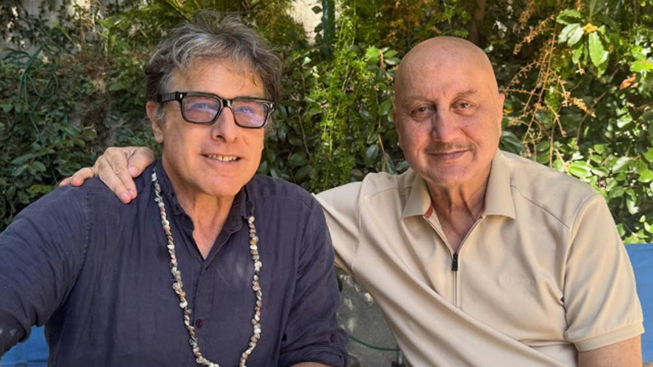 Anupam Kher reunites with director David O Russell after Silver Linings Playbook David O. Russell and Anupam Kher. Pic/Anupam's Instagram
