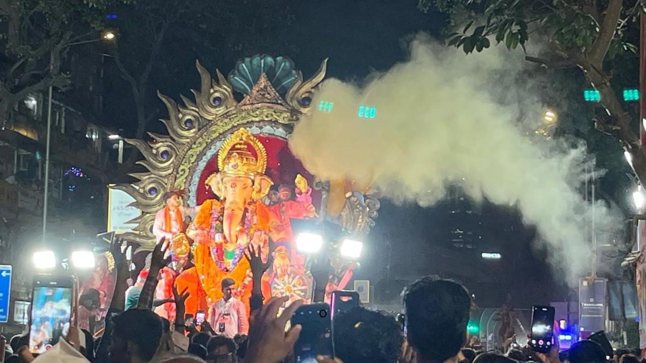 Anant Chaturdashi: BMC says 5,715 Ganesh idols immersed across Mumbai till 6 pm Devotees take a Ganpati idol for visarjan at Arthur Road Naka in Mumbai on Friday. PIC/ATUL KAMBLE