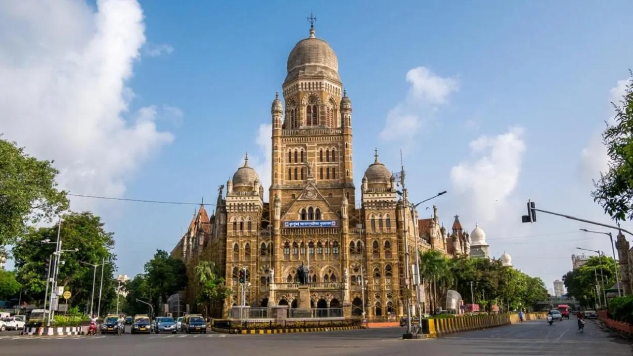 No ads on Mumbai roads, pavements during Ganeshotsav and Navratri: BMC The BMC said it is important to keep pedestrian routes clear and safe during the festive period in Mumbai. Pic/iStock/File