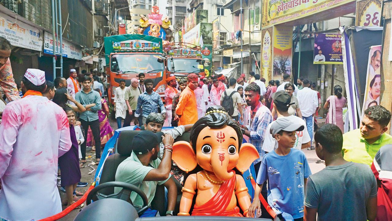 Lakhs of people came out for the final day of Ganeshotsav, with visarjan starting on Friday night and carrying over into Saturday evening due to low tide. Pics/Atul Kamble, Ashish Raje, Satej Shinde, and Sayyed Sameer Abedi Lakhs of people came out for the final day of Ganeshotsav, with visarjan starting on Friday night and carrying over into Saturday evening due to low tide. Pics/Atul Kamble, Ashish Raje, Satej Shinde, and Sayyed Sameer Abedi