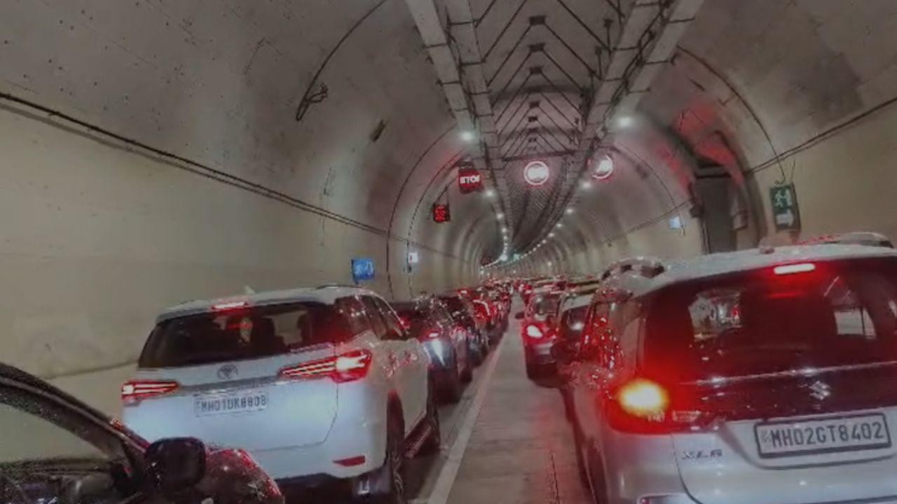 Mumbai: Car and taxi collision causes major traffic snarls inside Coastal Road Car, taxi crash brings Mumbai traffic to a crawl (Pic/Special arrangement)
