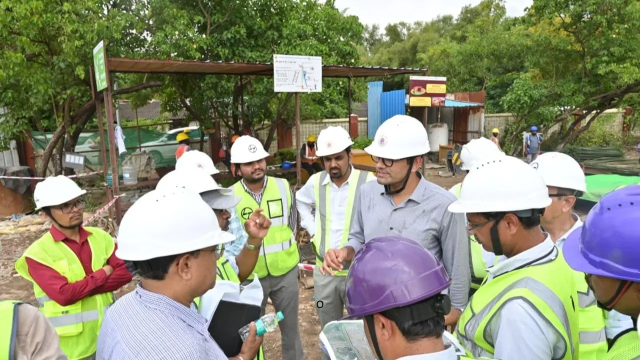 Additional Municipal Commissioner (Projects) Abhijit Bangar inspected the project site at the Bhayandar Interchange in the Mira-Bhayandar Municipal Corporation area. PIC/BY SPECIAL ARRANGEMENT