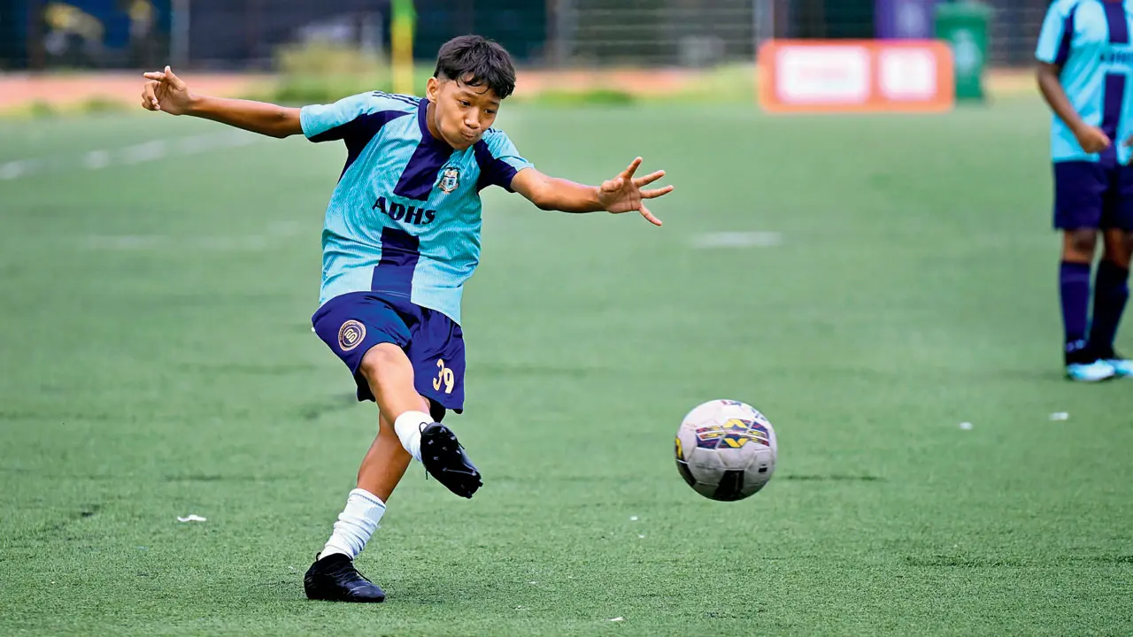 Dr Antonio Da Silva boys beat St Gregorios 2-0 Vaishit Gubba shoots to score against St Gregorios recently. Pics/Atul Kamble