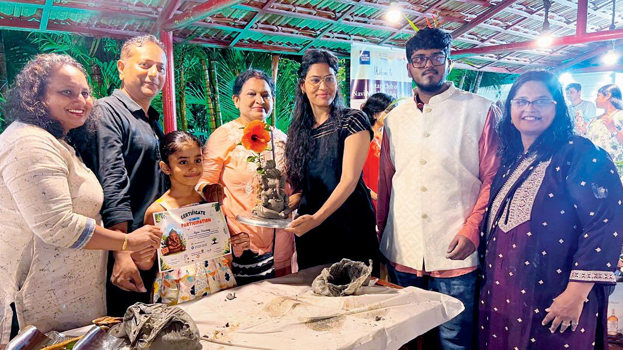 Navi Mumbai’s third community workshop sees 100 families make green Ganpati idols Participants receive certificates and prizes at the art workshop
