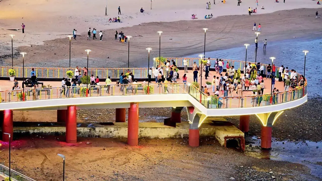 Mumbai Ganesh Visarjan 2026: Girgaon Chowpatty pavilion set up for foreign tourists File Photo