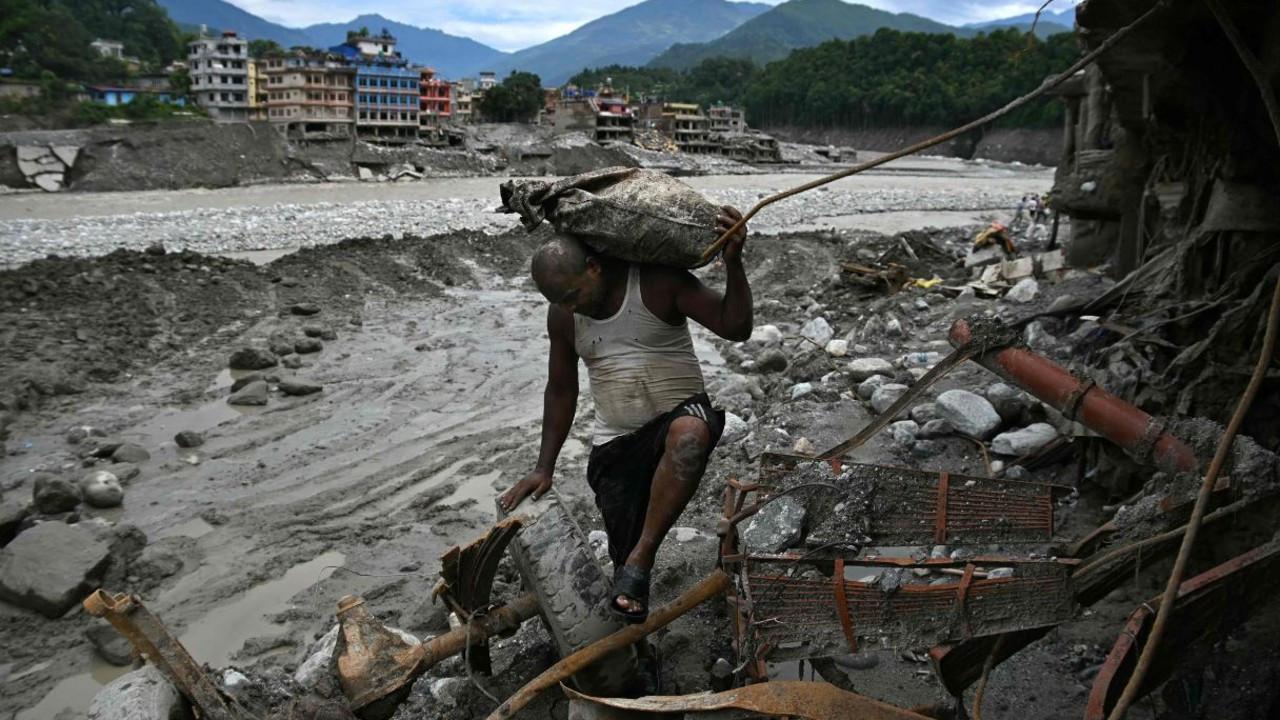 In Photos: Nepal floods death toll crosses 1,410, over 5,600 missing The August 26 tsunami-like surge of water, mud, and debris killed 1,367 people in Nepal, where another 5,132 remain missing. (PICS/ AFP)