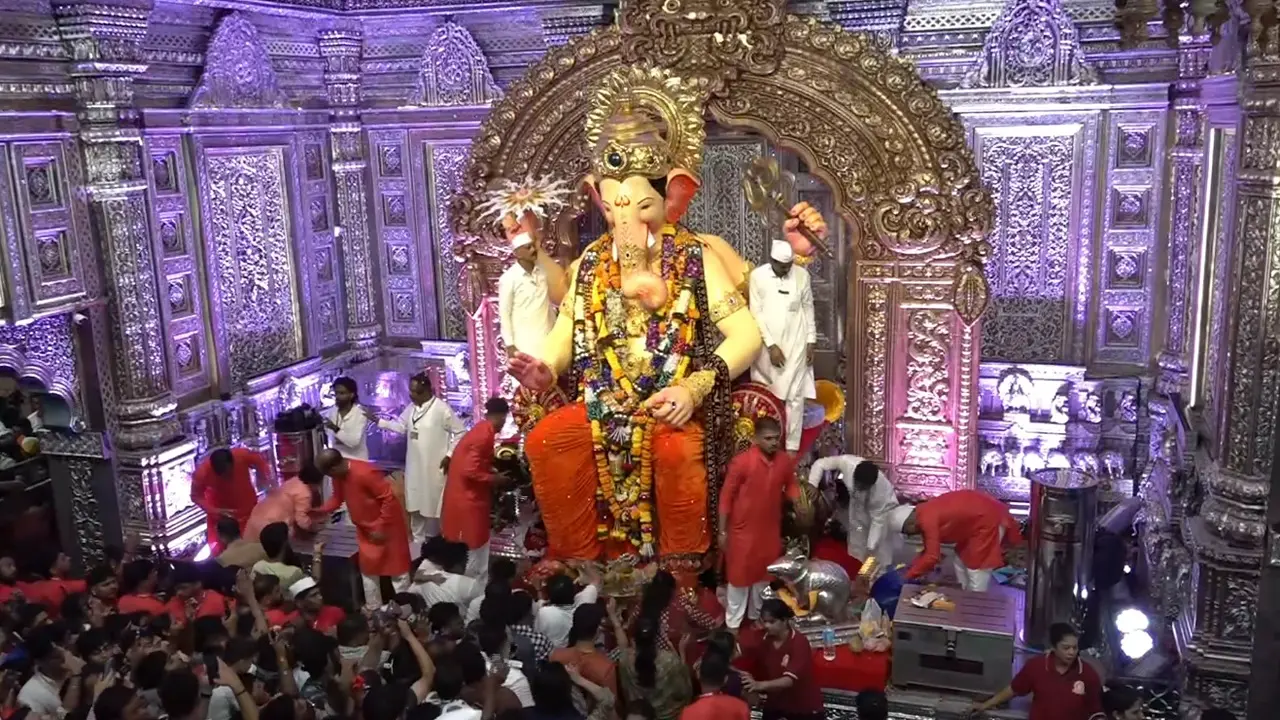 Watch | Ganeshotsav 2026: Lalbaugcha Raja draws large crowds on festival’s third day Visitors have been arriving throughout the day to offer prayers and seek blessings at the iconic idol. Pic/PTI