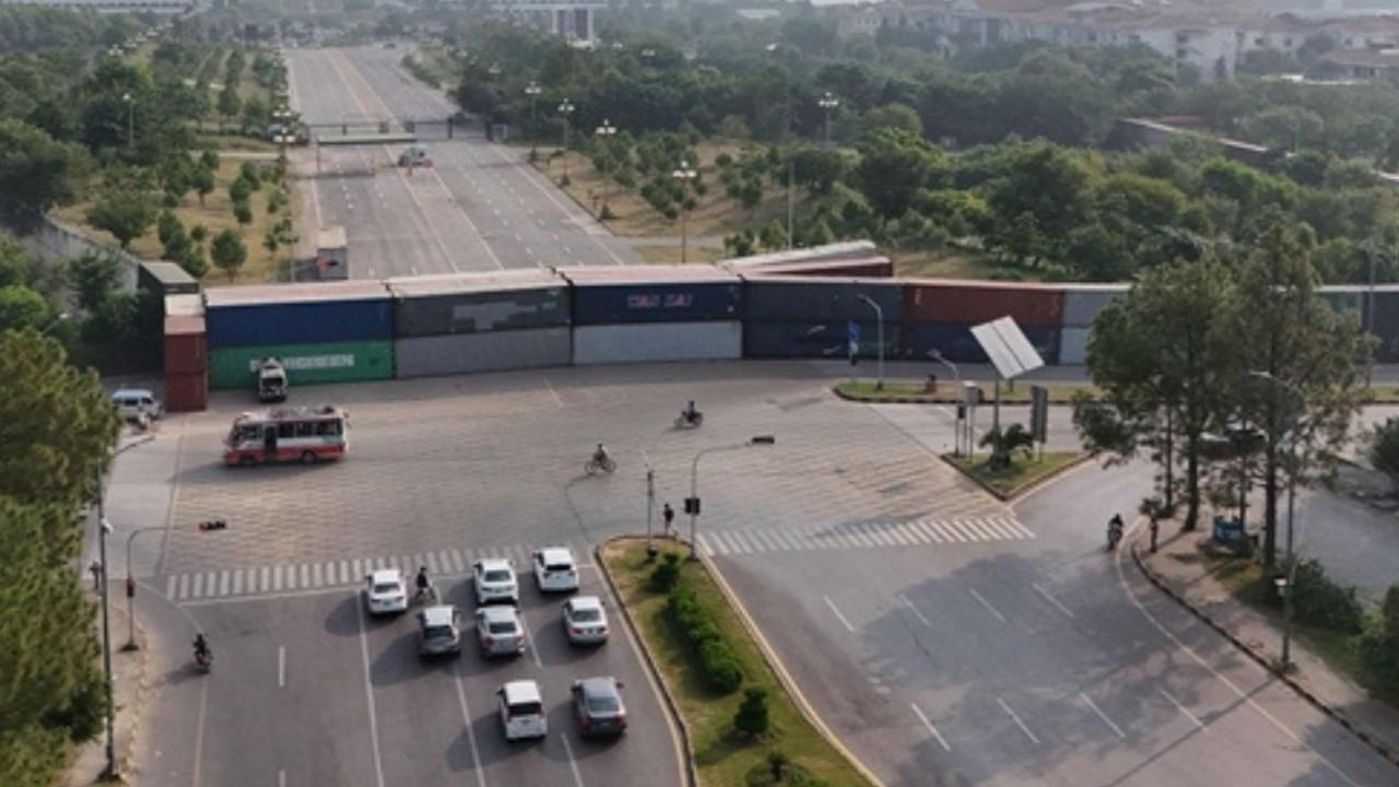 IN PHOTOS: Islamabad sees road closures ahead of PTI protest aerial photograph shows commuters driving past shipping containers placed by authorities to block access towards the President's House and the Red Zone area in Islamabad on September 24, 2026. Pic/AFP