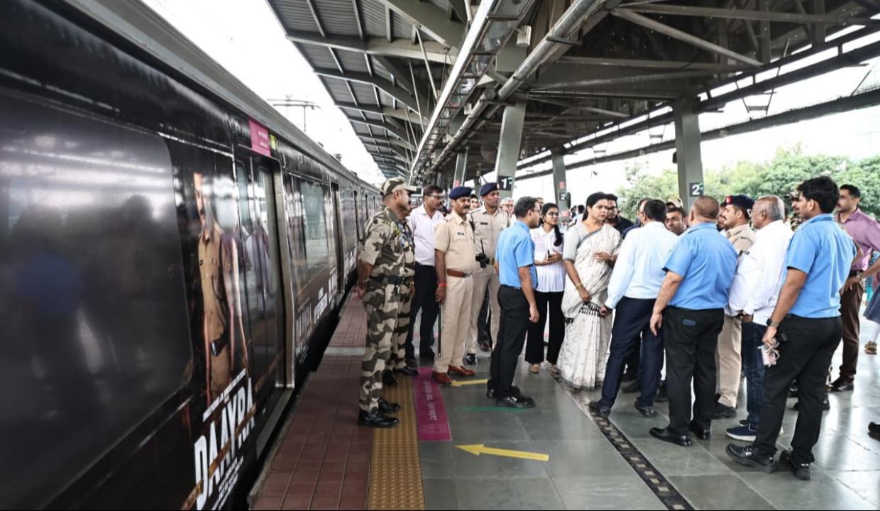Mumbai Mayor Ritu Tawde assured the Mumbai Metro administration that the BMC would extend all possible support to improve coordination between the two administrations. Pic/X (@TawdeRitu)