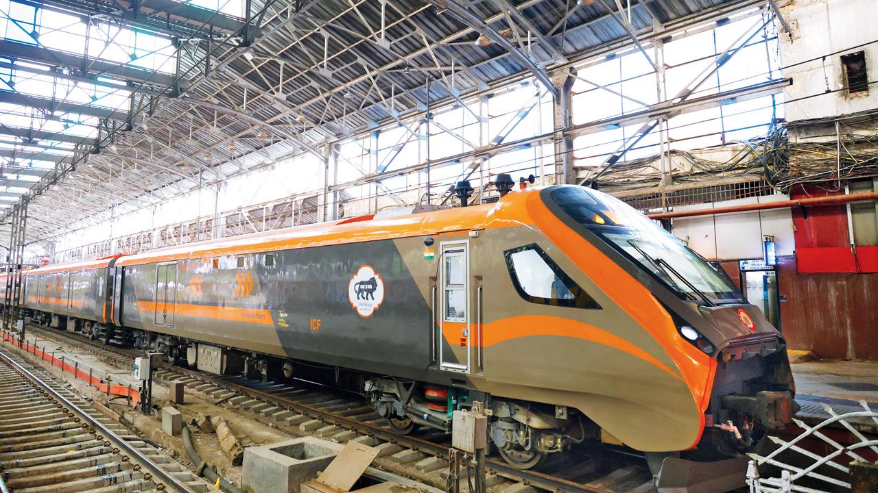 Indian Railways’ Vande Bharat cargo express reaches Mumbai for high-speed trials The 16-car rake will carry around 264 tonnes of cargo. Pic/By Special Arrangement
