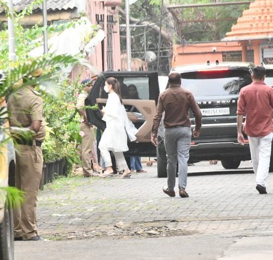 Actress Alia Bhatt was among the first celebrities to reach Krishna Mukerji's funeral, extending support to Rani and her family during the tough time. Actress Alia Bhatt was among the first celebrities to reach Krishna Mukerji's funeral, extending support to Rani and her family during the tough time.
