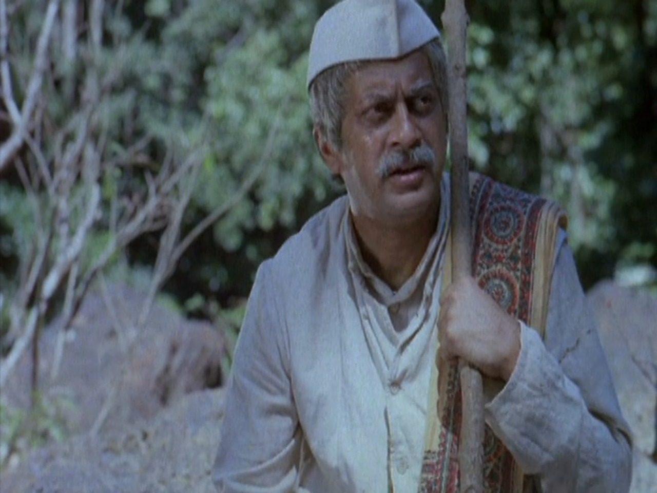 Directed by his late brother Shankar Nag, the television adaptation of R.K. Narayan’s Malgudi Days is a masterpiece of Indian television. Anant Nag appeared in several episodes, most famously playing characters like Mutthanna, the sweet and pious Mithaiwala (sweet vendor). In an era dominated by loud, dramatic television, Nag brought a quiet, warm, and comforting human touch to the screen. He completely shed his star image to blend into the simple, slow-paced life of a fictional South Indian village. His gentle smile, humble body language, and innocent dialogue delivery made these short stories unforgettable, cementing his place in the hearts of millions of television viewers across the country Directed by his late brother Shankar Nag, the television adaptation of R.K. Narayan’s Malgudi Days is a masterpiece of Indian television. Anant Nag appeared in several episodes, most famously playing characters like Mutthanna, the sweet and pious Mithaiwala (sweet vendor). In an era dominated by loud, dramatic television, Nag brought a quiet, warm, and comforting human touch to the screen. He completely shed his star image to blend into the simple, slow-paced life of a fictional South Indian village. His gentle smile, humble body language, and innocent dialogue delivery made these short stories unforgettable, cementing his place in the hearts of millions of television viewers across the country