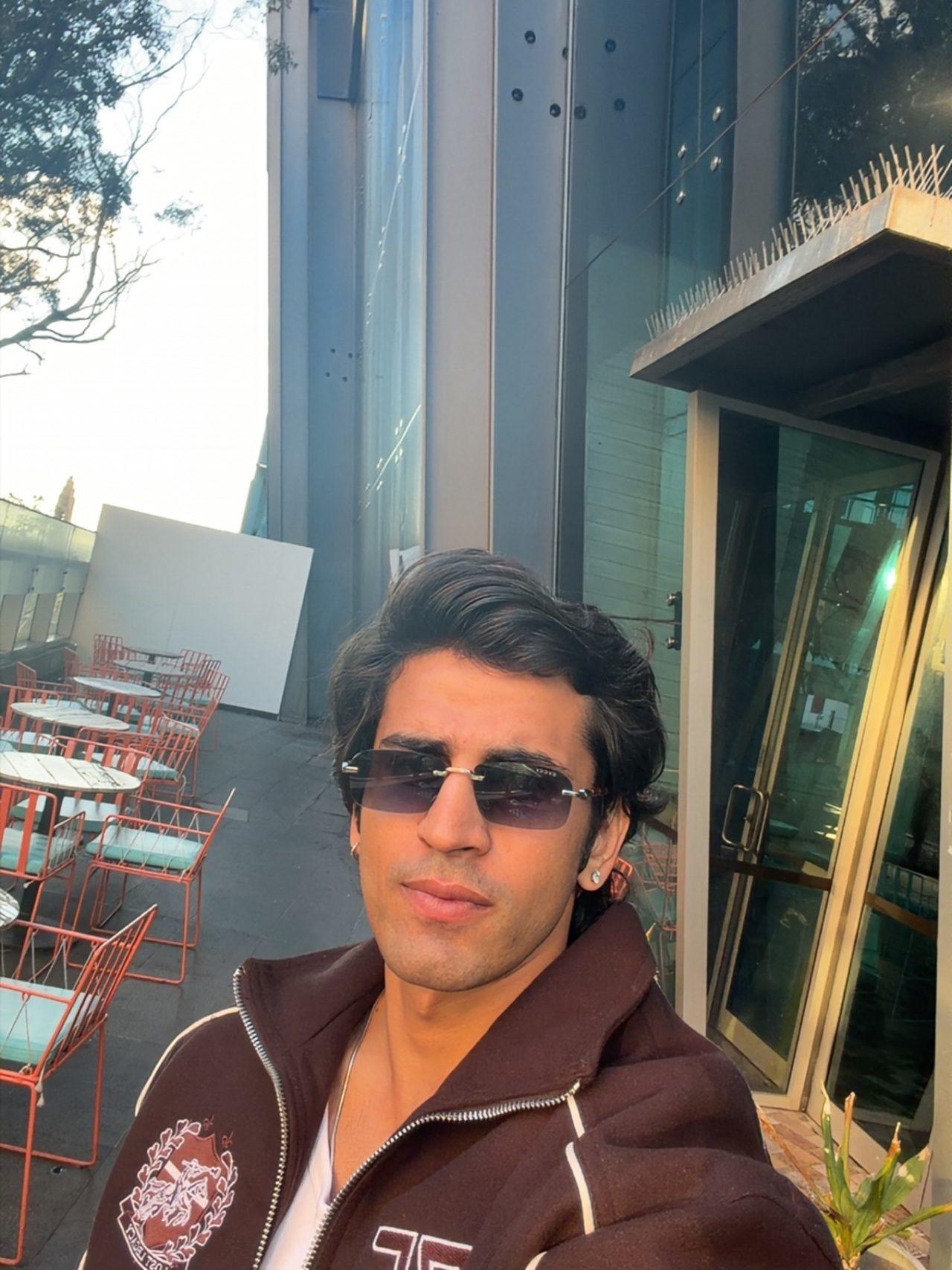 Kushal Tanwar, popularly known as Gullu, is a reality-show personality who has been associated with MTV’s youth reality-show circuit. He is known for his participation in Roadies and Splitsvilla, and his experience in competitive reality formats gives him an understanding of tasks, alliances and interpersonal dynamics. His background makes him particularly suited to celebrity reality television, where contestants are often required to balance physical challenges with social gameplay. His existing reality-TV identity could also make him familiar to viewers who regularly follow MTV’s youth-oriented shows Kushal Tanwar, popularly known as Gullu, is a reality-show personality who has been associated with MTV’s youth reality-show circuit. He is known for his participation in Roadies and Splitsvilla, and his experience in competitive reality formats gives him an understanding of tasks, alliances and interpersonal dynamics. His background makes him particularly suited to celebrity reality television, where contestants are often required to balance physical challenges with social gameplay. His existing reality-TV identity could also make him familiar to viewers who regularly follow MTV’s youth-oriented shows
