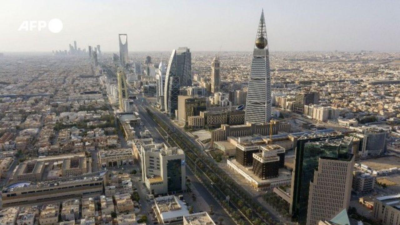 Black smoke, flames rear Riyadh Airport as flights face delays and cancellations Saudi authorities issued their first air raid alert in the capital since fighting returned to neighbouring Yemen, leaving residents of Riyadh rattled. Pic/AFP