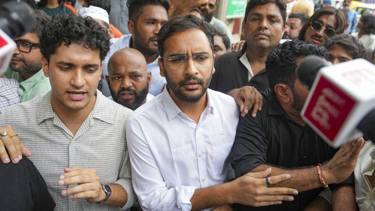 CJP leaders march to Parliament Street police station over alleged assault case. Pic/ PTI