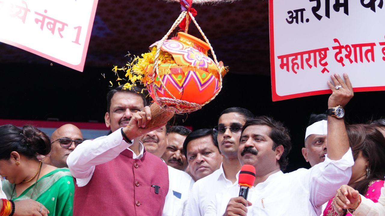 The event was billed as “India’s biggest Dahi Handi” and witnessed grand celebrations, with govindas participating in the festivities with enthusiasm. CM Fadnavis broke a ceremonial Dahi Handi at the event