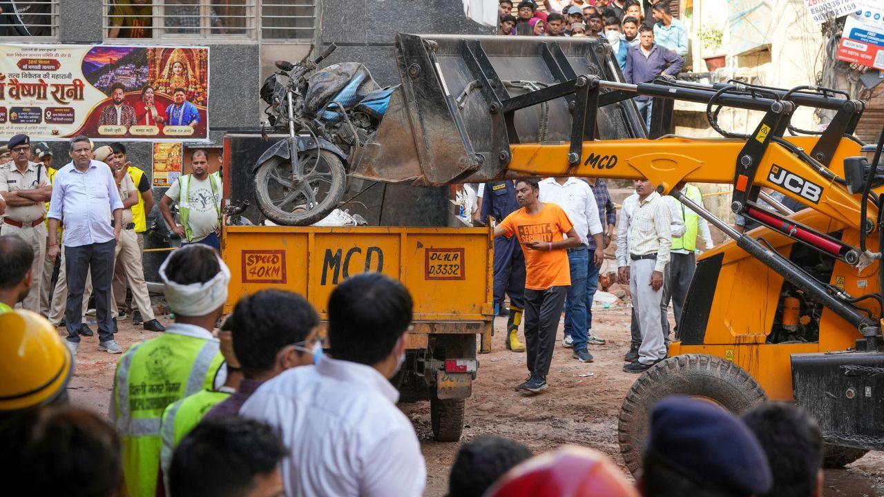 The building, which housed a boys' paying guest accommodation near Delhi University's South Campus, collapsed around 1:30 pm on Sunday while repair work was underway The building, which housed a boys' paying guest accommodation near Delhi University's South Campus, collapsed around 1:30 pm on Sunday while repair work was underway