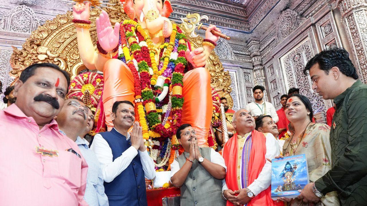 Fadnavis offers prayers at the iconic Lalbaugcha Raja pandal as devotees gather for darshan during Ganesh Chaturthi Fadnavis offers prayers at the iconic Lalbaugcha Raja pandal as devotees gather for darshan during Ganesh Chaturthi