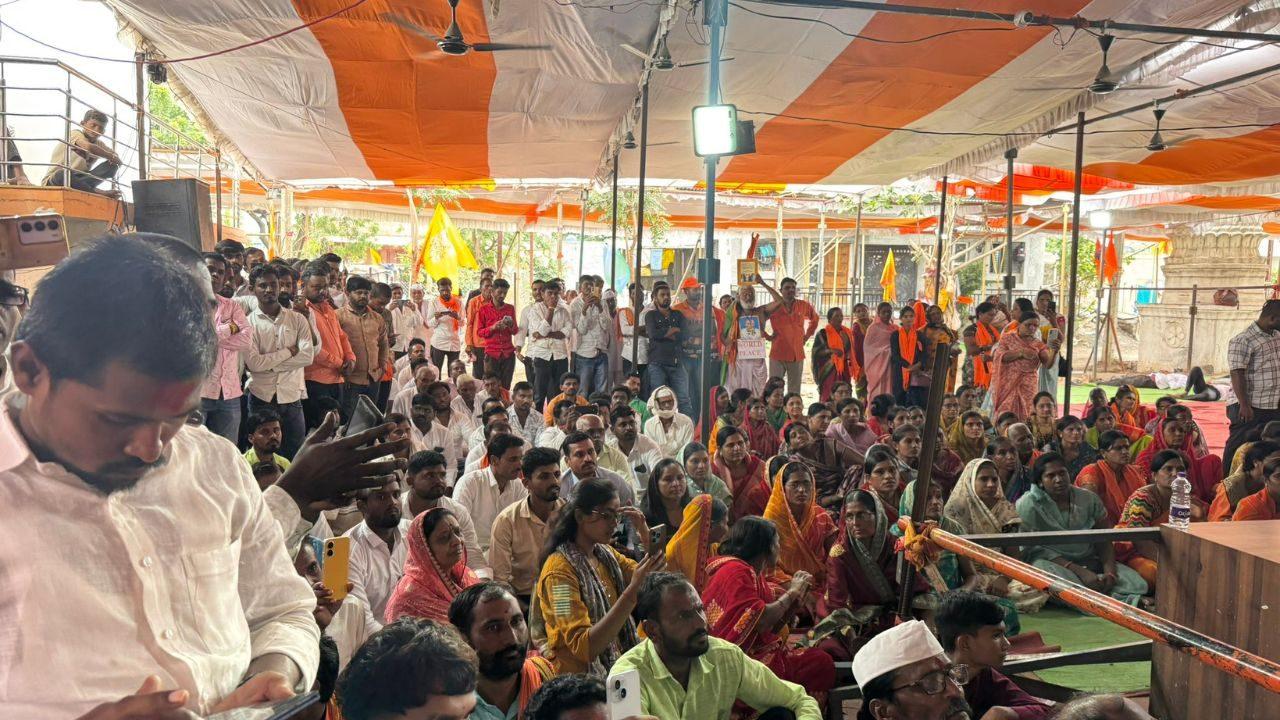 The meeting took place as Jarange Patil continued his hunger strike, with concerns over his health remaining a key focus of the interaction