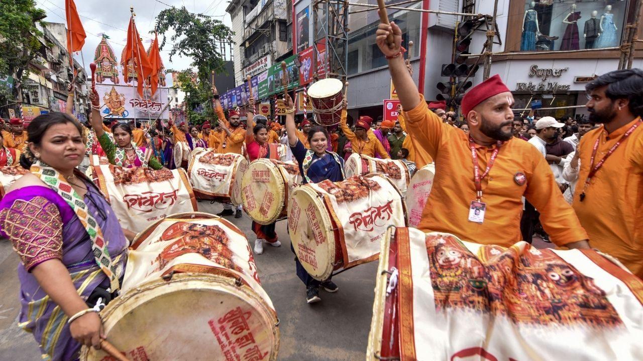 In Pune, Maharashtra, devotees took part in the celebrations accompanied by traditional drums and music as the city marked the beginning of the festival. Streets and public spaces witnessed festive activity as people gathered to celebrate the occasion In Pune, Maharashtra, devotees took part in the celebrations accompanied by traditional drums and music as the city marked the beginning of the festival. Streets and public spaces witnessed festive activity as people gathered to celebrate the occasion
