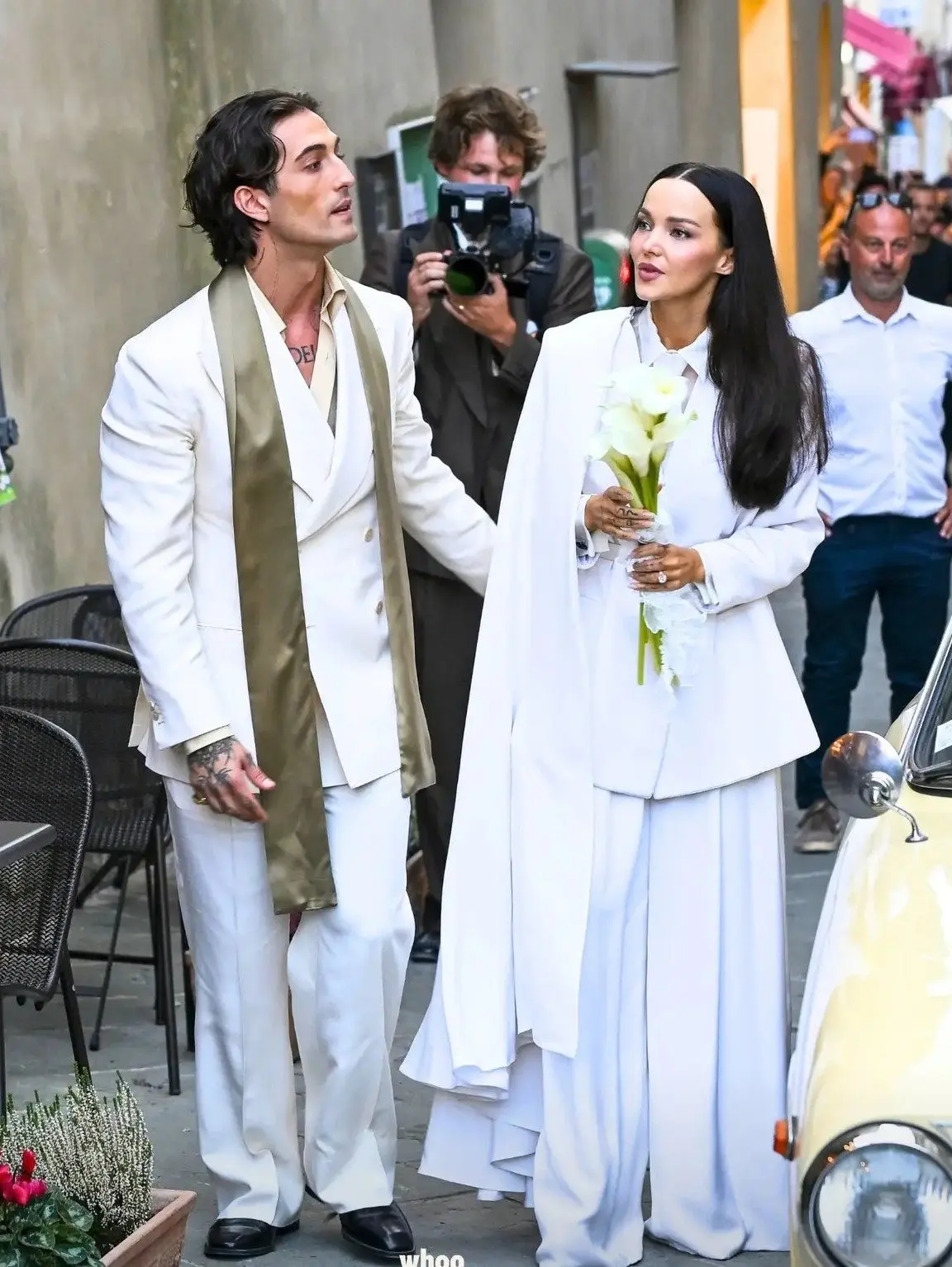 The Descendants alum kept her dark hair long and straight, parted down the middle, and completed her look with a bouquet of white calla lilies. The Descendants alum kept her dark hair long and straight, parted down the middle, and completed her look with a bouquet of white calla lilies.