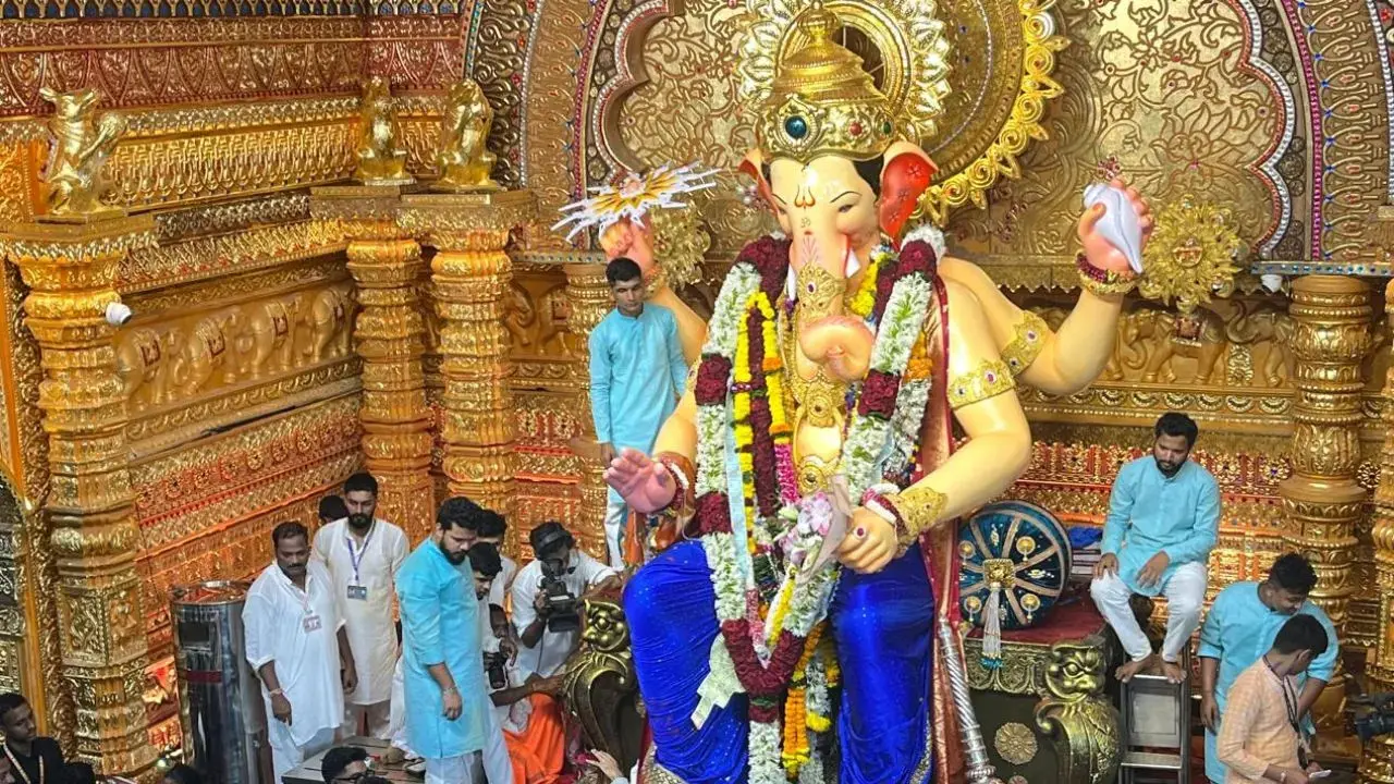 Lalbaugcha Raja (2011–2025): Bappa’s most iconic looks through the years For generations of Mumbaikars, visiting Lalbaugcha Raja is more than a festive ritual. It is an annual tradition marked by faith, devotion, and the belief that Bappa will fulfil their wishes. Year: 2025