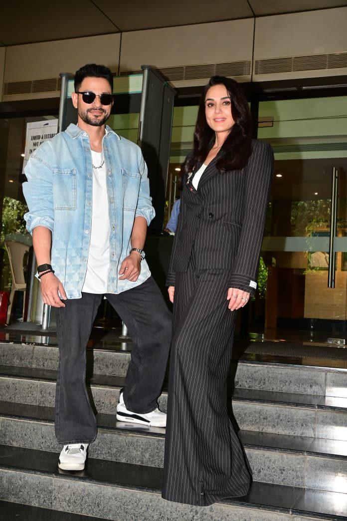 Kunal Kemmu and Preity Zinta made a stylish appearence while promoting their upcoming film, Vibe Kunal Kemmu and Preity Zinta made a stylish appearence while promoting their upcoming film, Vibe