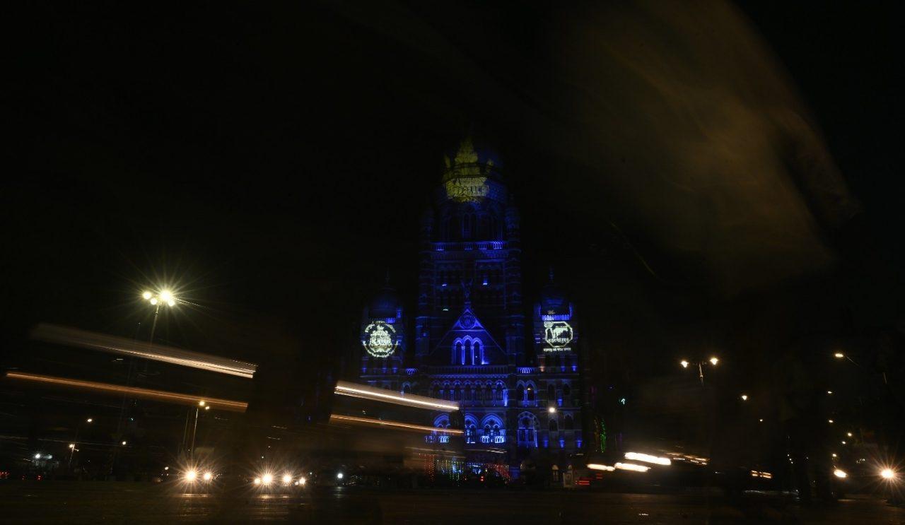 The illuminated building became a prominent visual attraction for devotees, tourists and commuters passing through the Chhatrapati Shivaji Maharaj Terminus (CSMT) junction